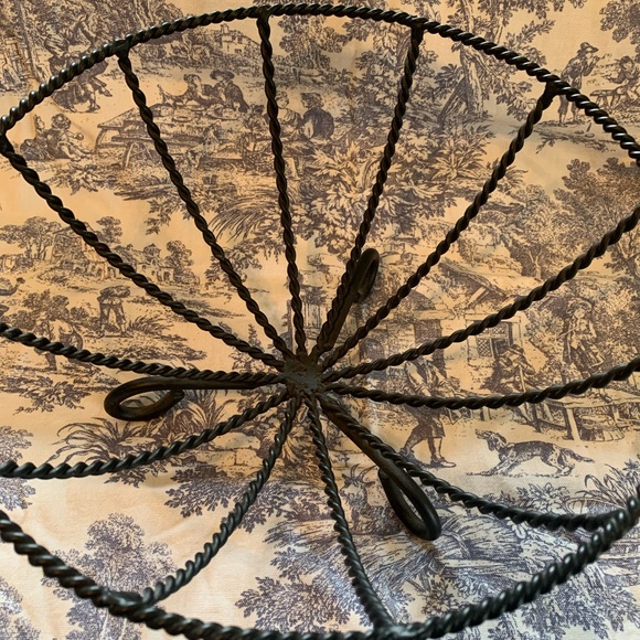 Vintage twisted metal wire basket - Picture 7 of 7